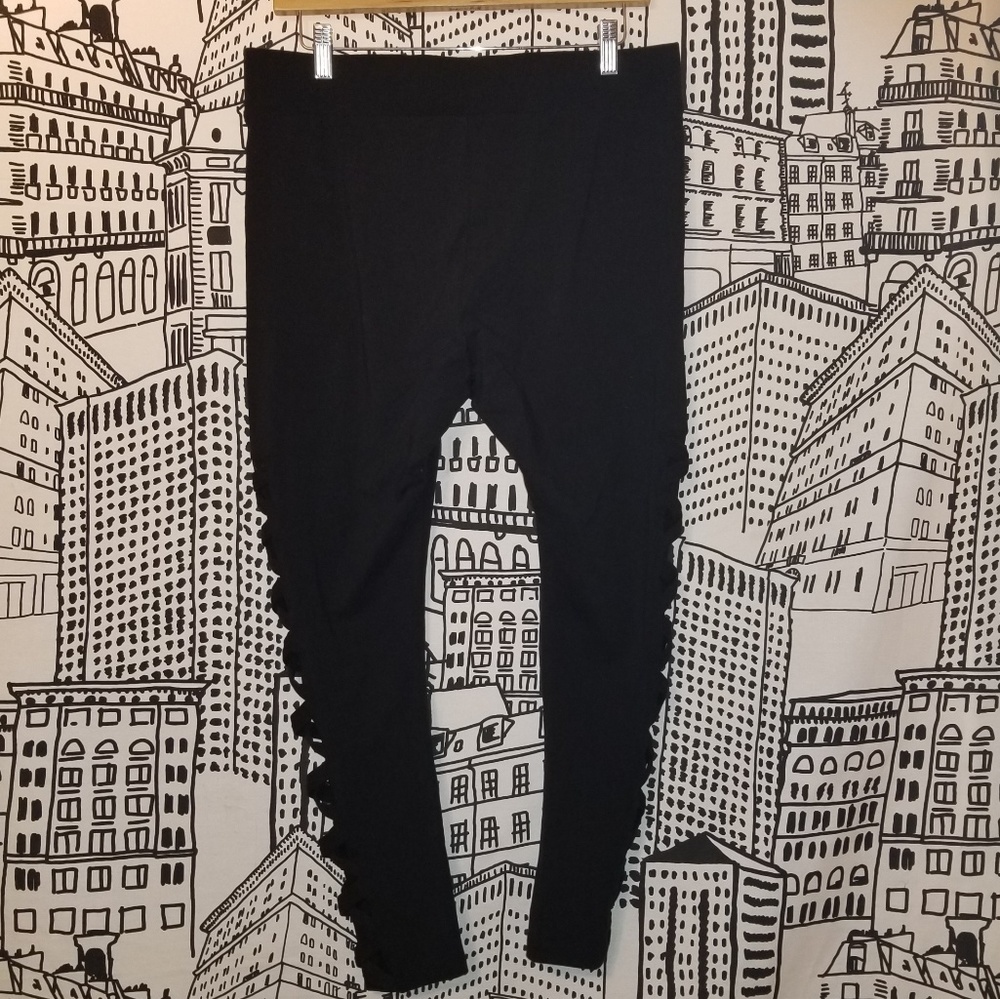 BLACK LATTICE MESH LEGGING - Picture 3 of 5